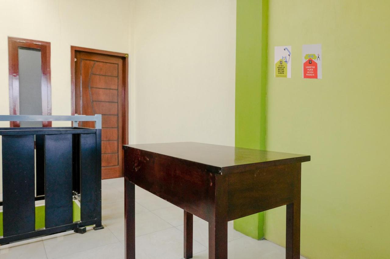 Zulfina Homestay Syariah Mitra Reddoorz Banyuwangi (East Java) Exterior foto