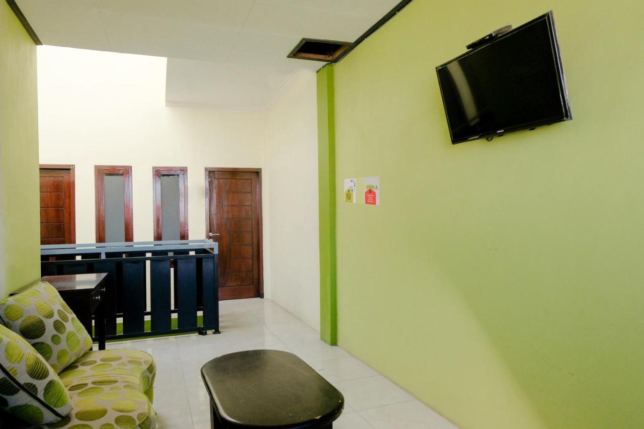 Zulfina Homestay Syariah Mitra Reddoorz Banyuwangi (East Java) Exterior foto