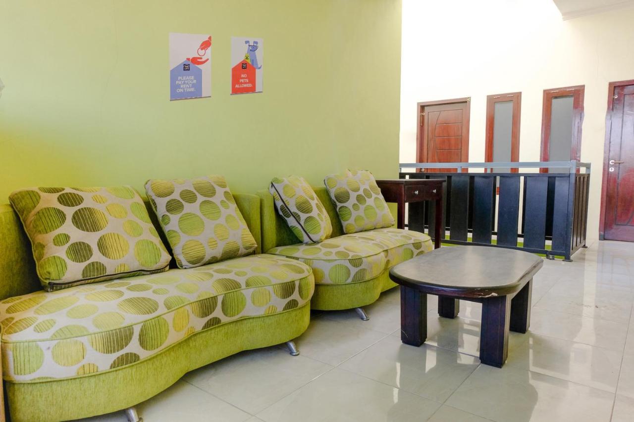 Zulfina Homestay Syariah Mitra Reddoorz Banyuwangi (East Java) Exterior foto