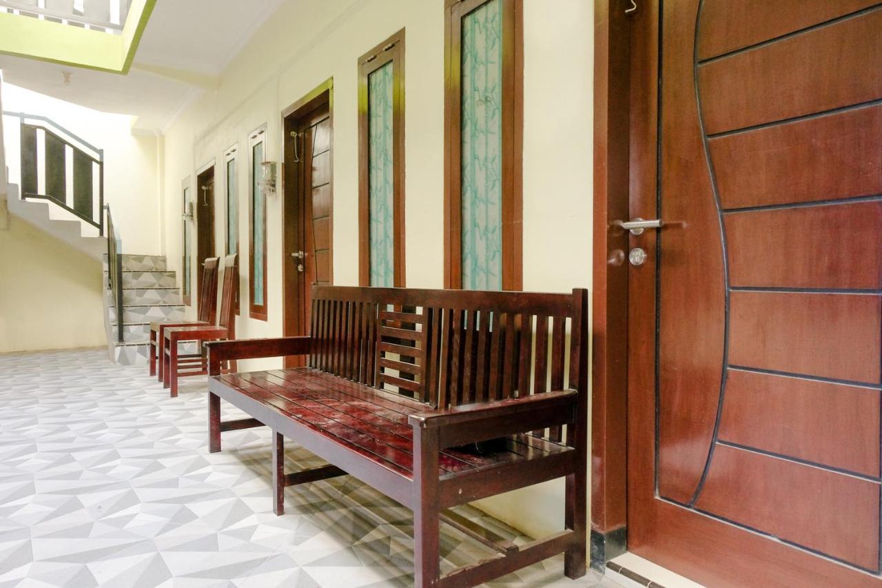 Zulfina Homestay Syariah Mitra Reddoorz Banyuwangi (East Java) Exterior foto