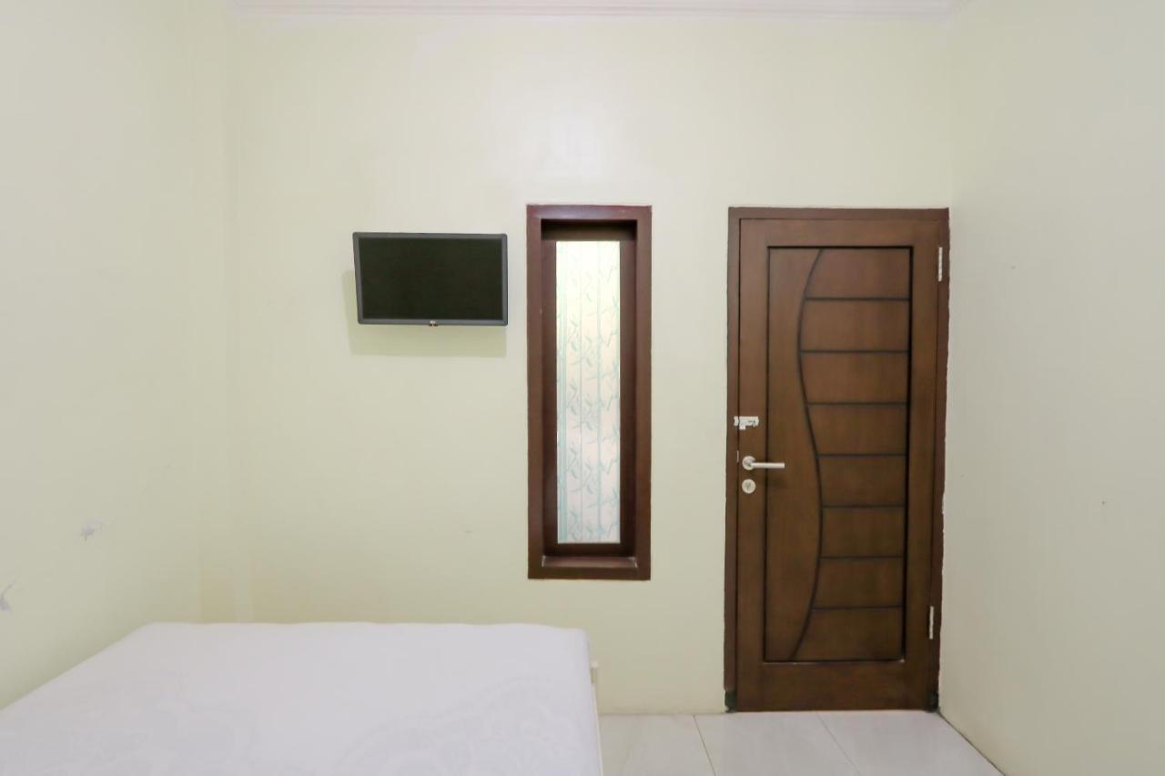 Zulfina Homestay Syariah Mitra Reddoorz Banyuwangi (East Java) Exterior foto