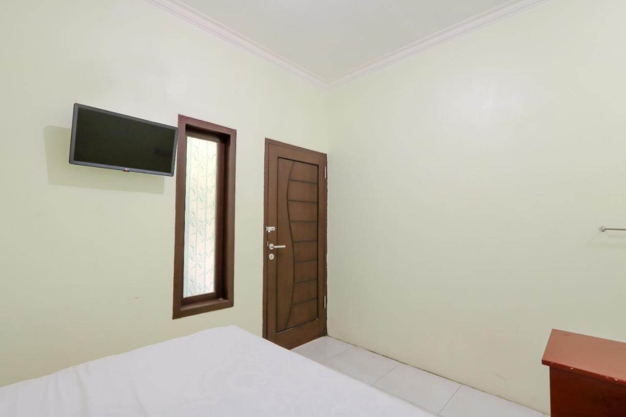 Zulfina Homestay Syariah Mitra Reddoorz Banyuwangi (East Java) Exterior foto