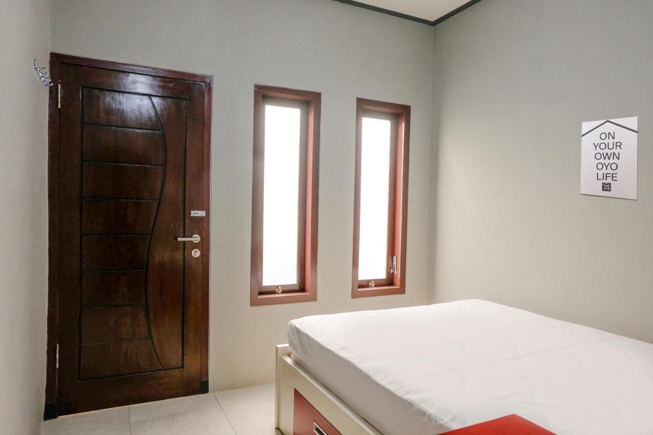 Zulfina Homestay Syariah Mitra Reddoorz Banyuwangi (East Java) Exterior foto